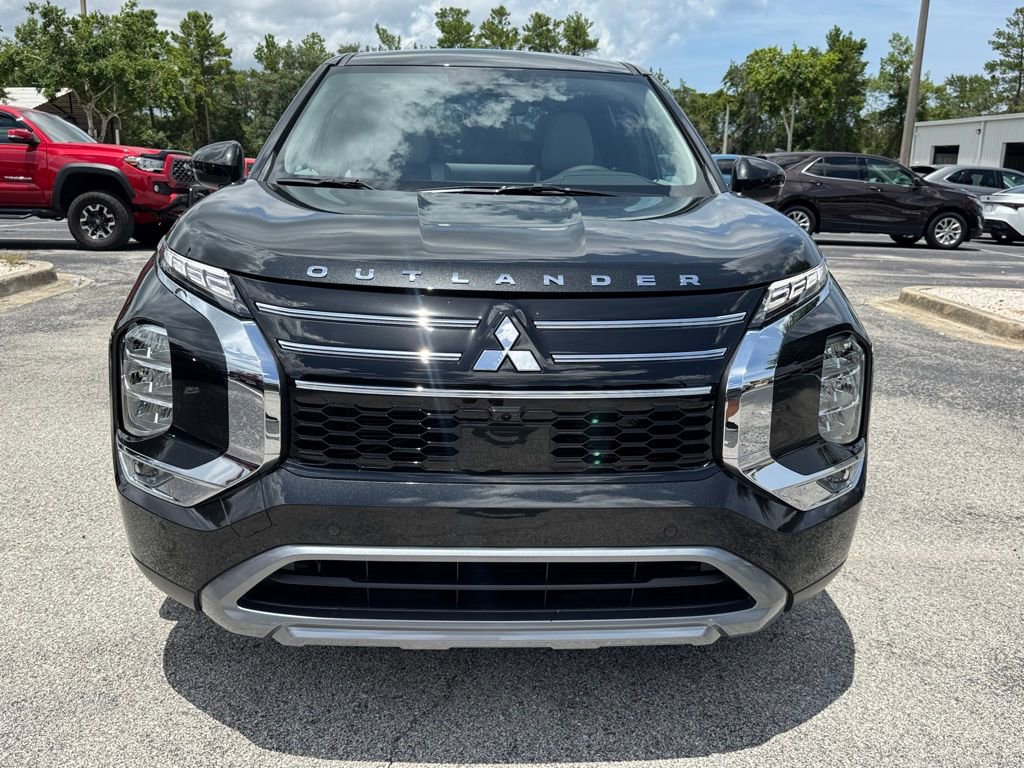 New 2025 Mitsubishi Outlander SE image 2