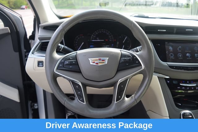 Used 2017 Cadillac XT5 Luxury w/ Driver Awareness Package FWD image 4