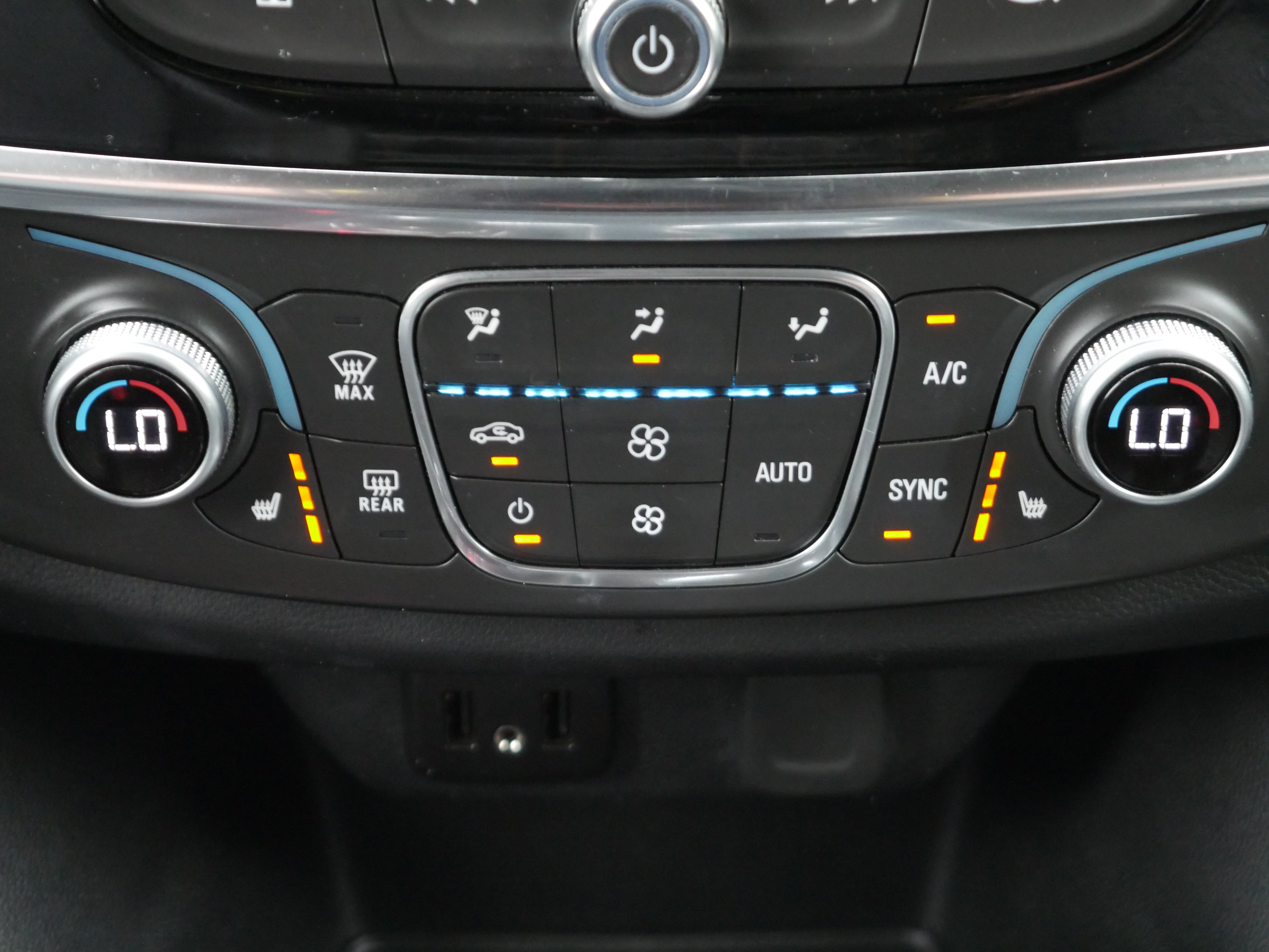Certified 2019 Chevrolet Traverse LT w/ LT Premium Package AWD/4WD image 23