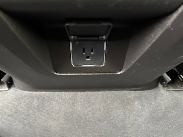 Used 2023 GMC Yukon XL SLE image 27