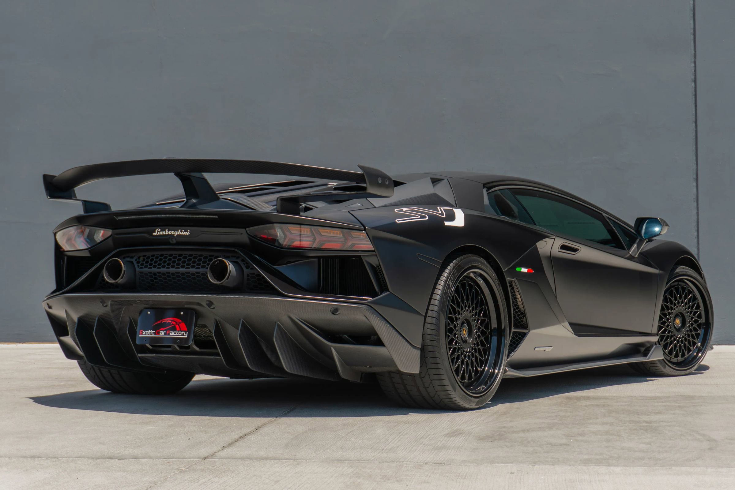 Used 2019 Lamborghini Aventador SVJ AWD/4WD image 7