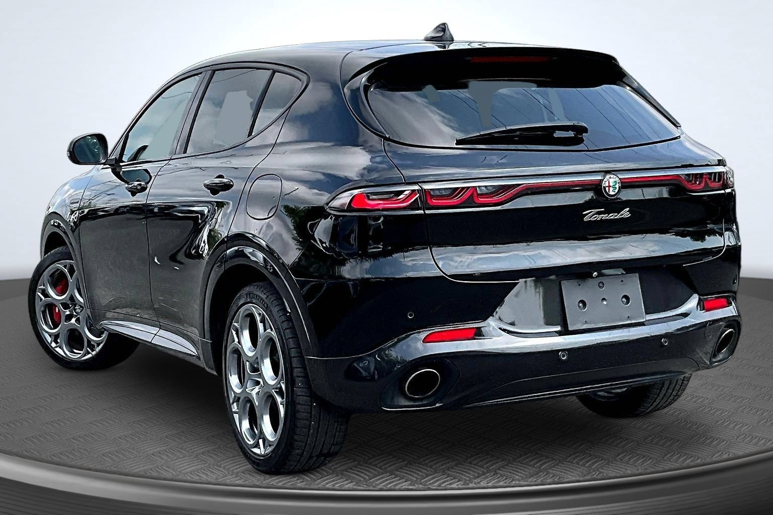 Used 2024 Alfa Romeo Tonale Veloce AWD/4WD image 3