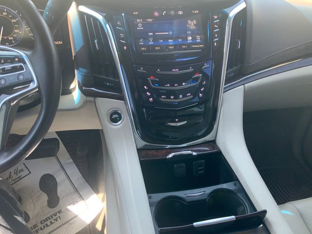 Used 2015 Cadillac Escalade Luxury image 24