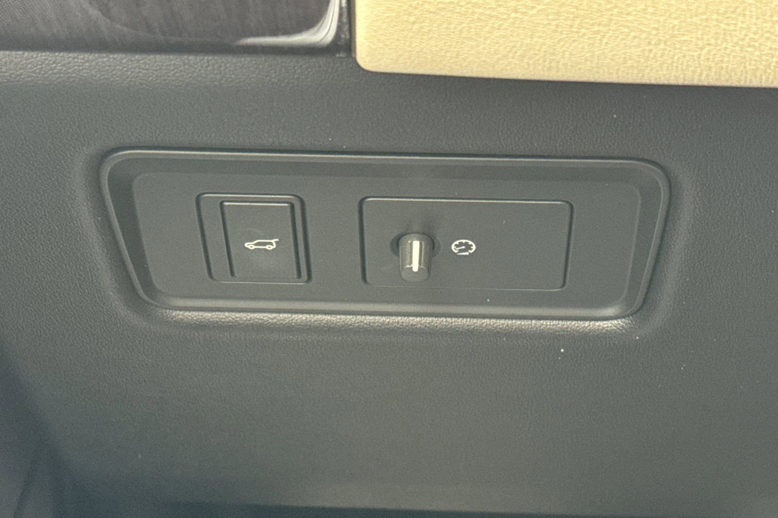 Used 2022 Land Rover Range Rover Sport HSE Silver Edition image 32