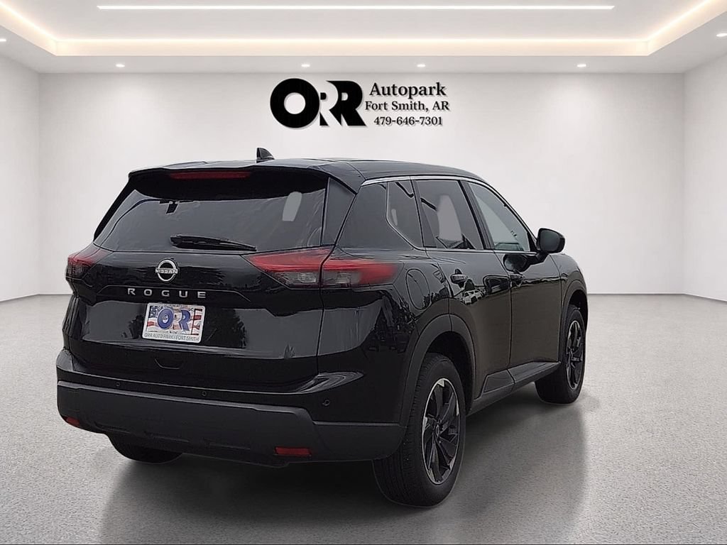 Used 2025 Nissan Rogue SV FWD image 5