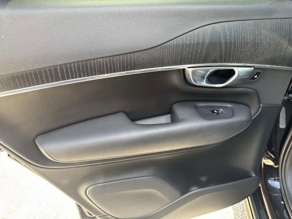 Used 2020 Volvo XC90 T6 Momentum image 10