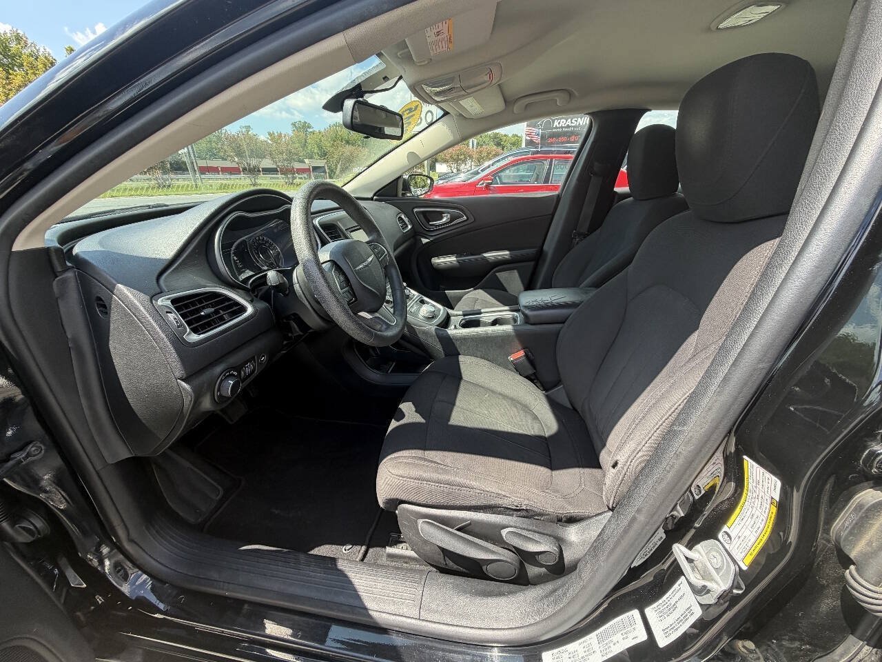 Used 2015 Chrysler 200 Limited FWD image 10