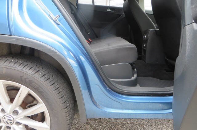 Used 2018 Volkswagen Tiguan Limited w/ Premium Package AWD/4WD image 30