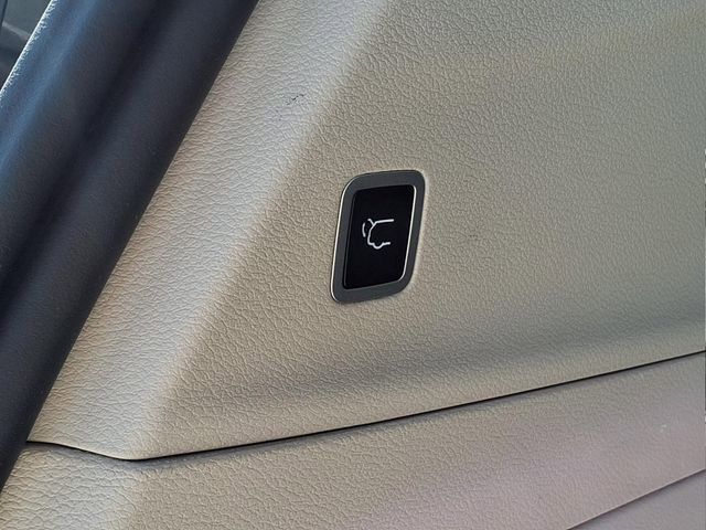 Used 2024 Chrysler Pacifica Touring-L FWD image 8