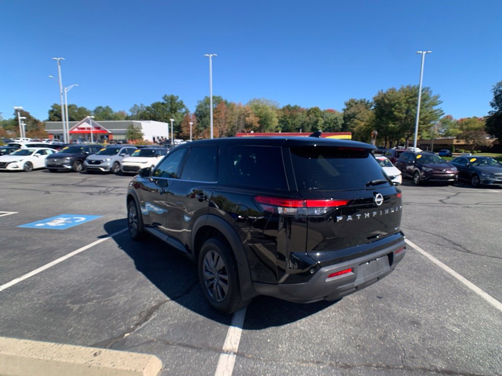 Used 2023 Nissan Pathfinder S AWD/4WD image 6