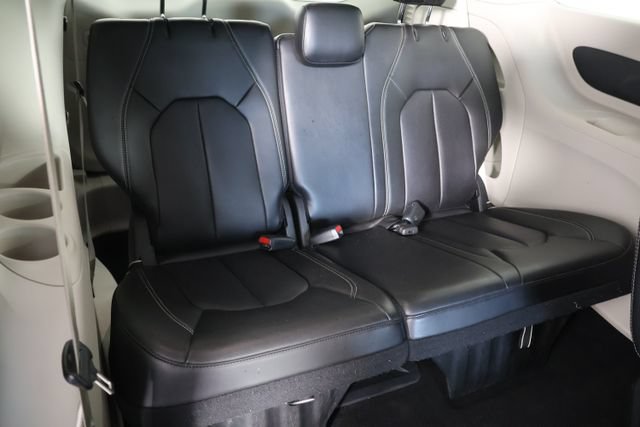 Used 2023 Chrysler Pacifica Touring-L FWD image 22