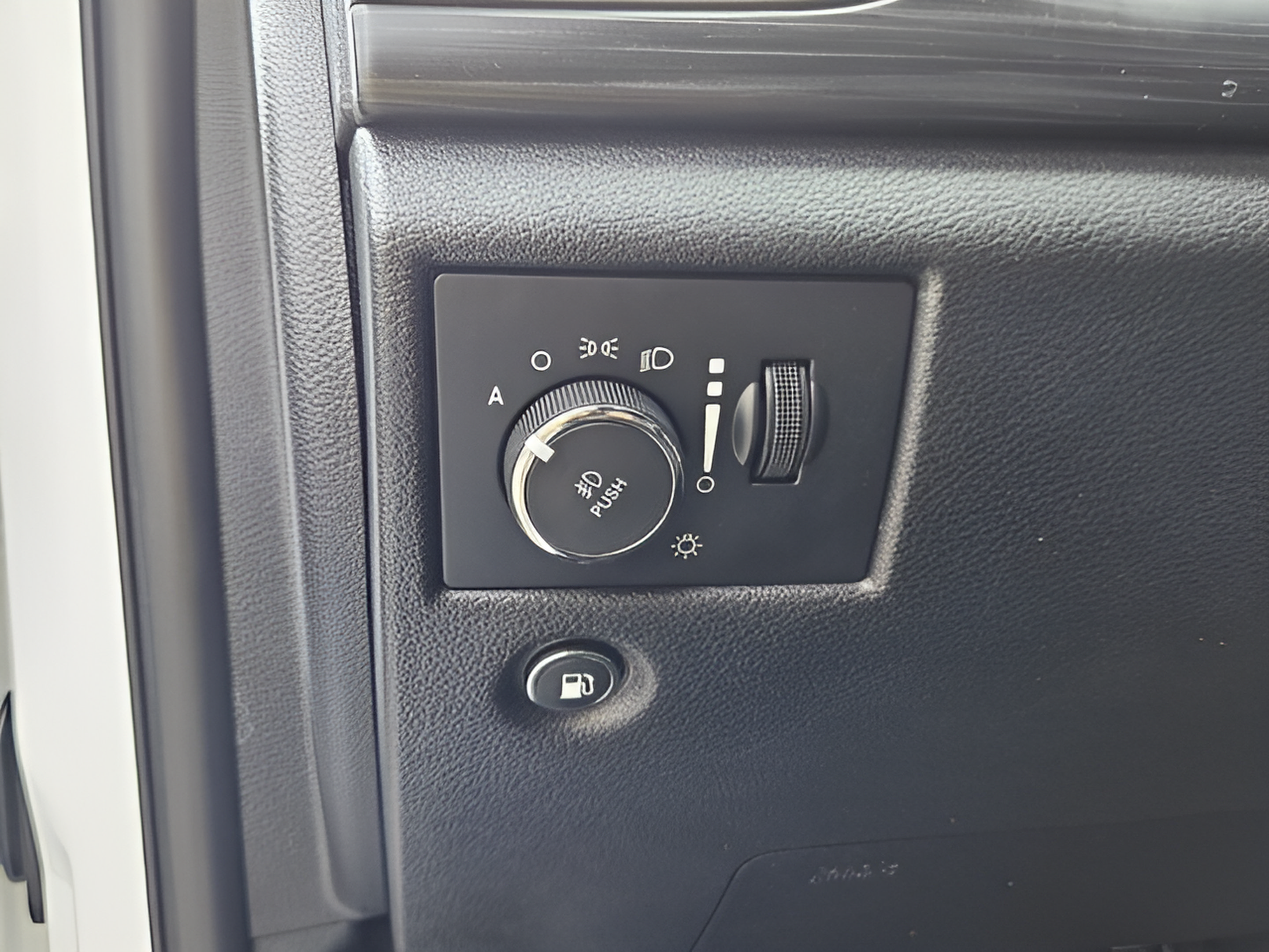 Used 2020 Jeep Grand Cherokee Altitude RWD image 15