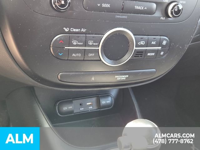 Used 2017 Kia Soul + image 9