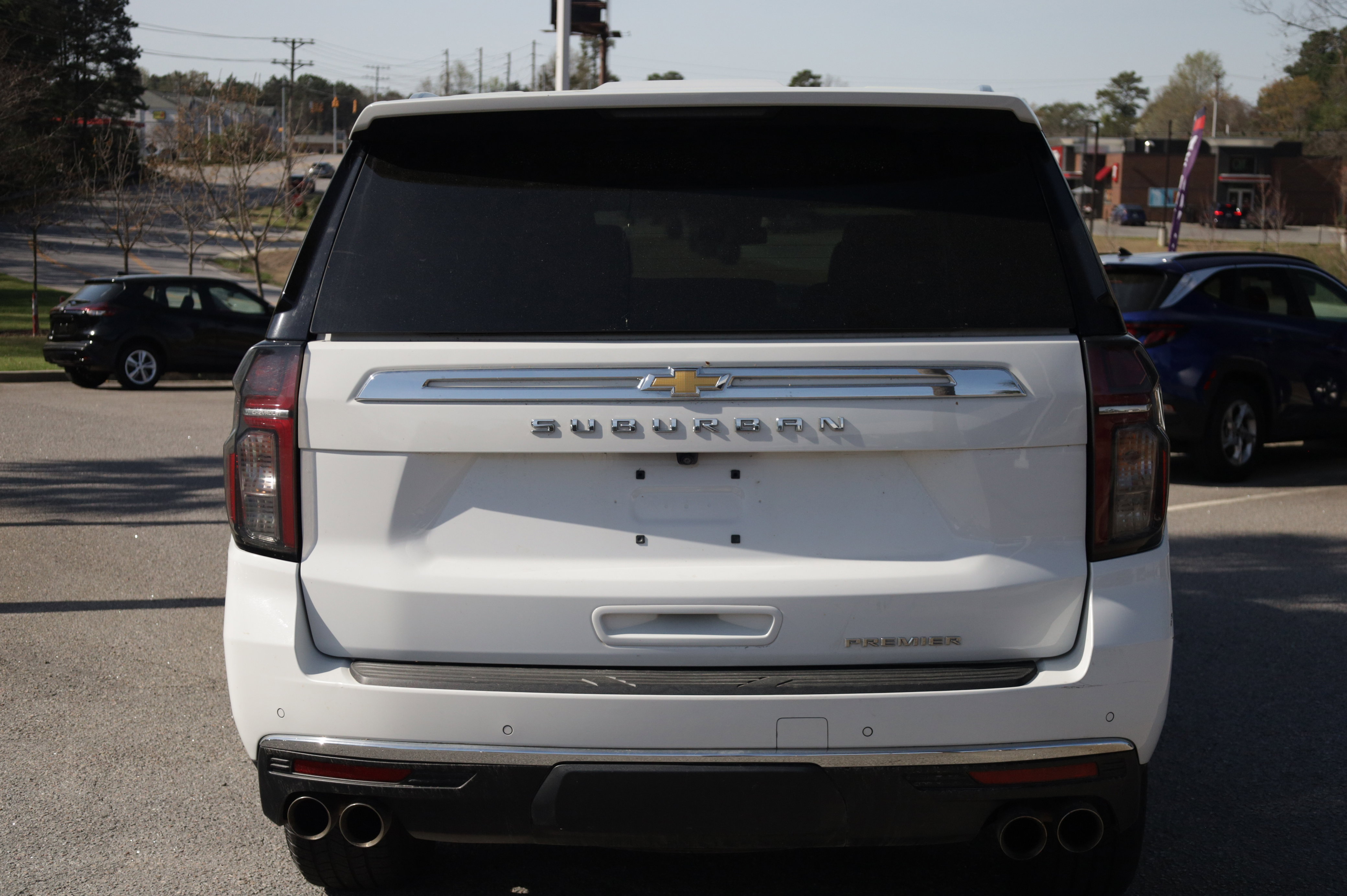 Used 2023 Chevrolet Suburban Premier image 4