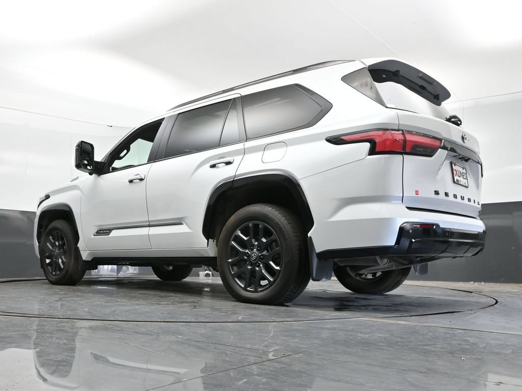 Used 2025 Toyota Sequoia Platinum AWD/4WD image 47