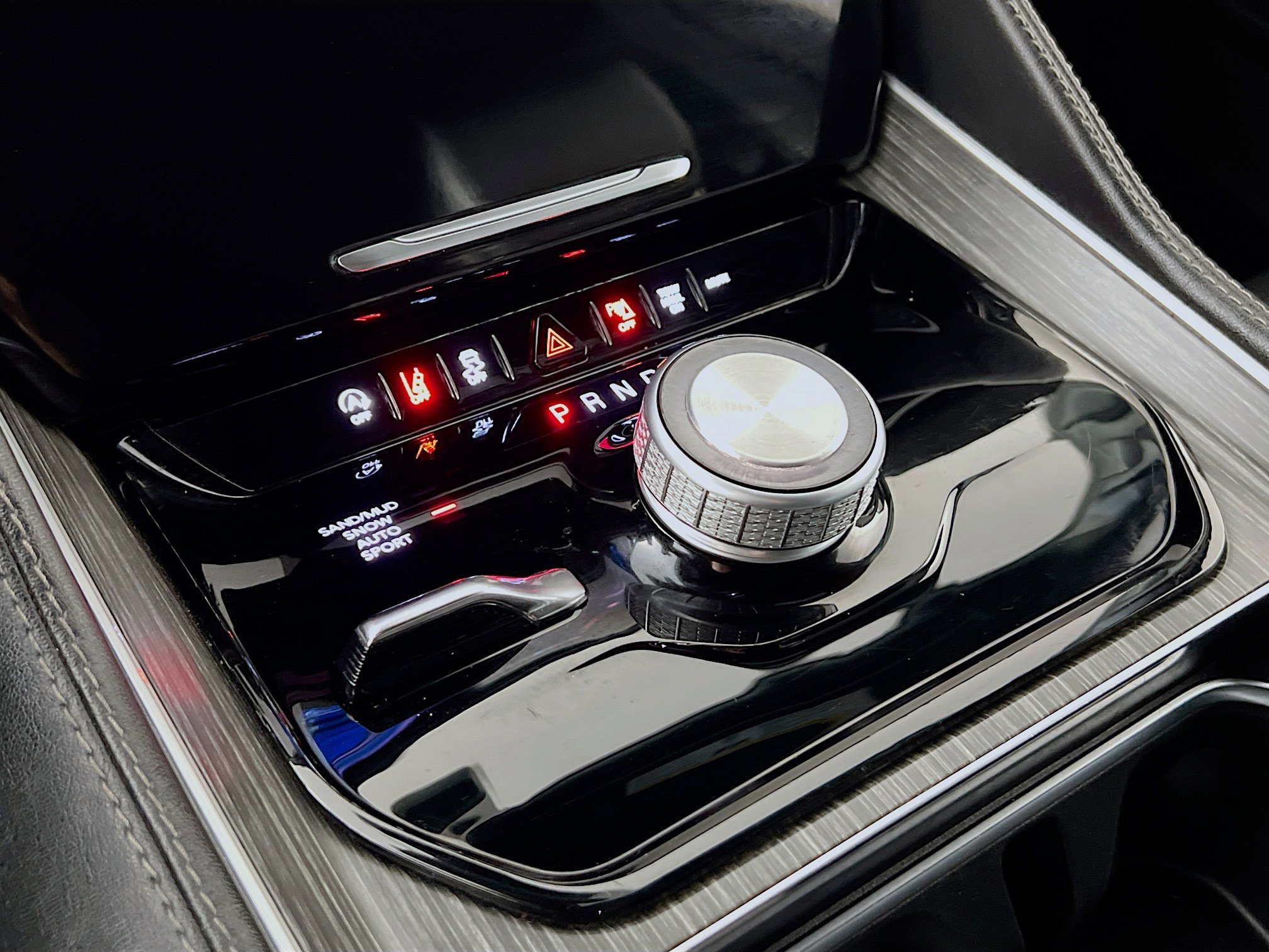 Used 2024 Jeep Wagoneer L Series II w/ Flexible Seating Group image 17