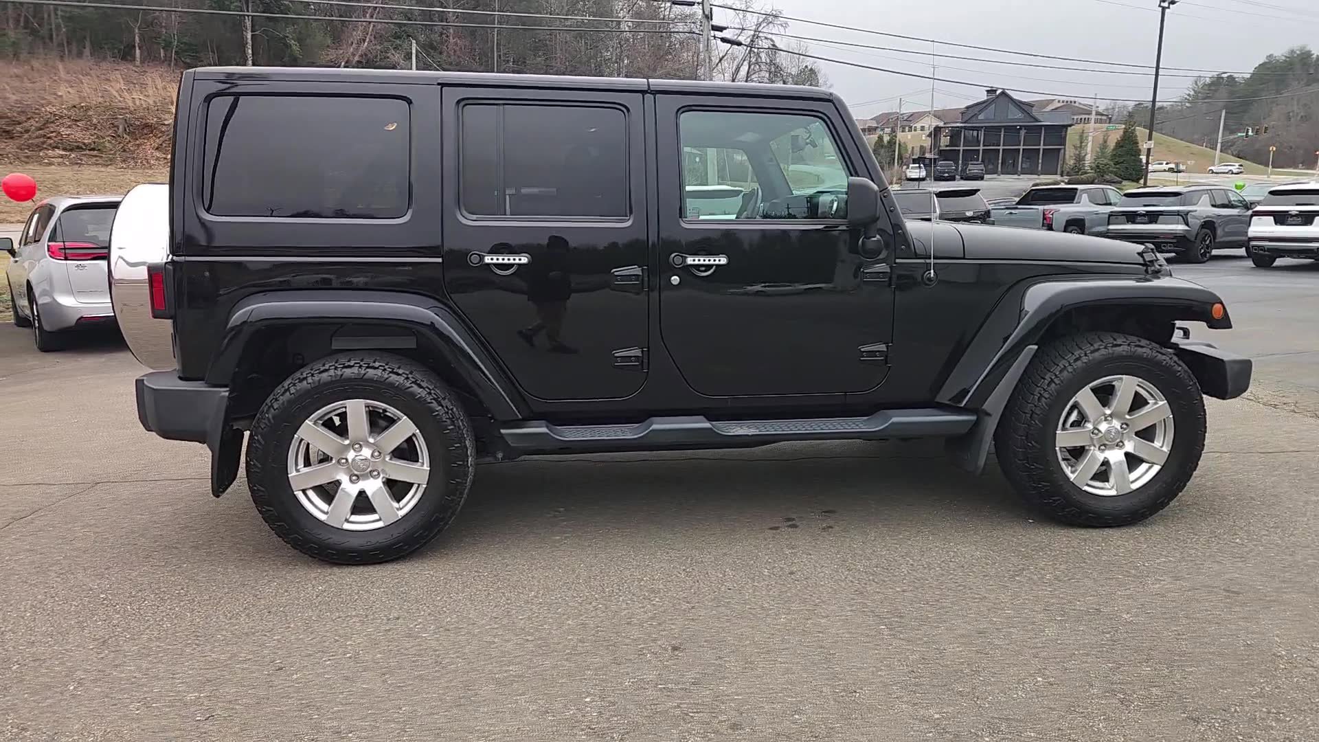 Used 2016 Jeep Wrangler Unlimited Sahara w/ Connectivity Group image 17