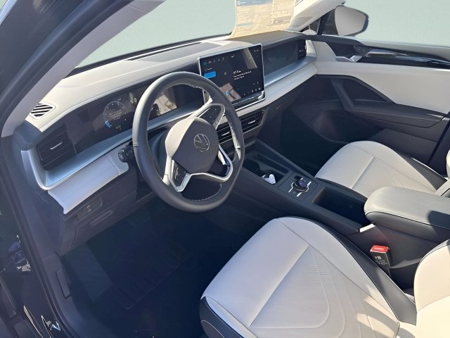 Certified 2025 Volkswagen Tiguan SE AWD/4WD image 4