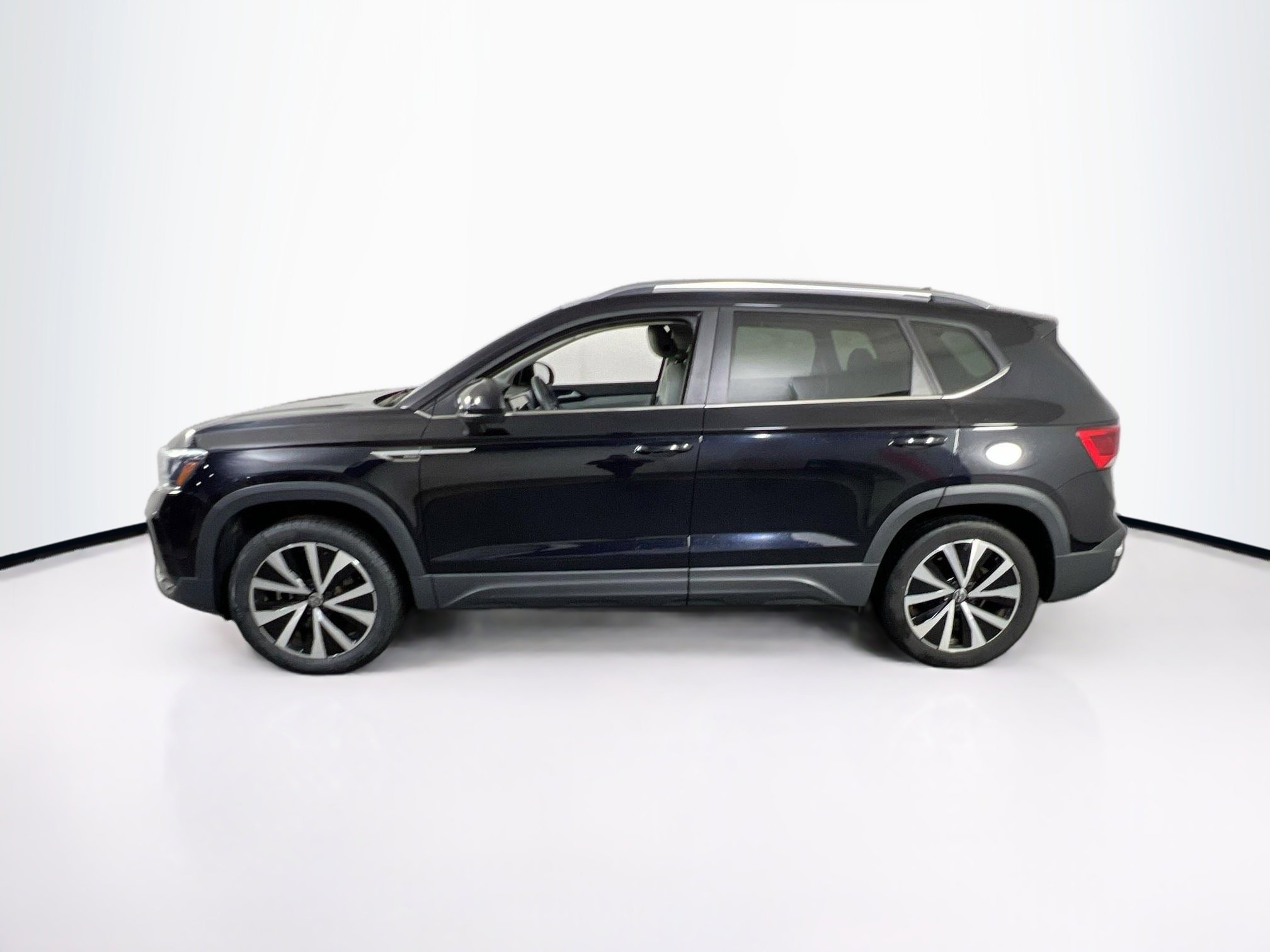 Used 2023 Volkswagen Taos SE AWD/4WD image 8