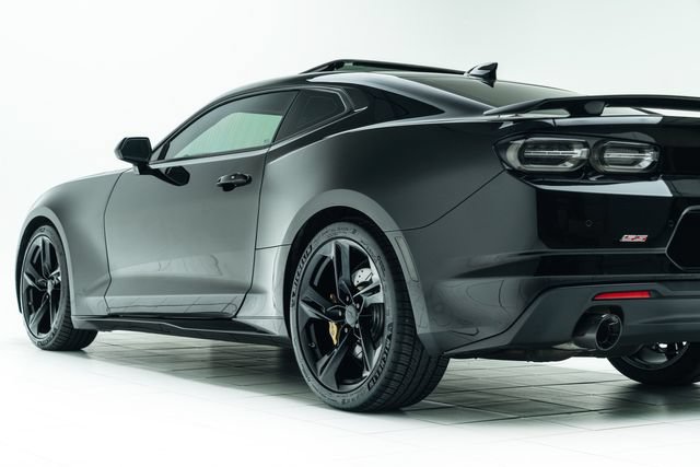 Used 2019 Chevrolet Camaro SS w/ Black Appearance Package RWD image 19