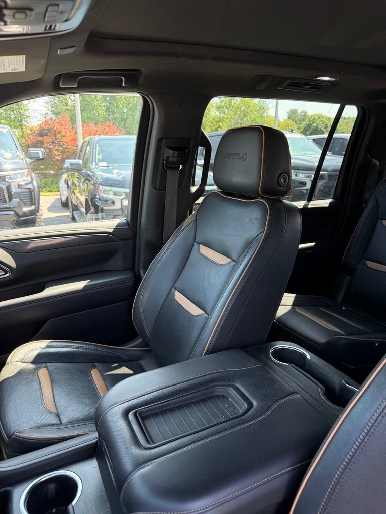 Used 2023 GMC Yukon XL AT4 w/ Technology Package AWD/4WD image 15