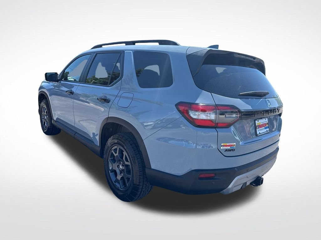 Certified 2025 Honda Pilot TrailSport image 3