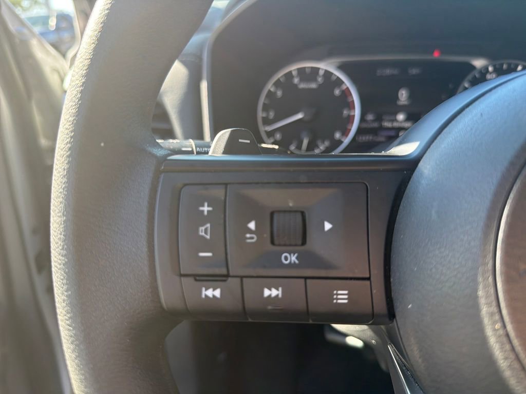 Used 2024 Nissan Rogue SV image 32