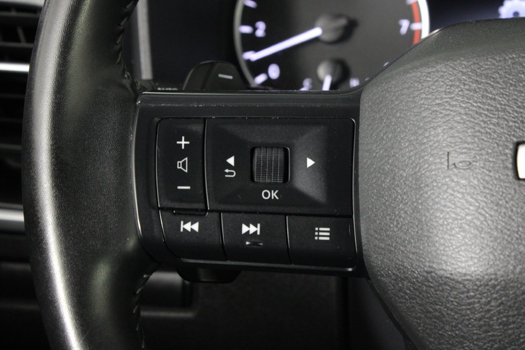 Certified 2025 Nissan Rogue SV FWD image 21