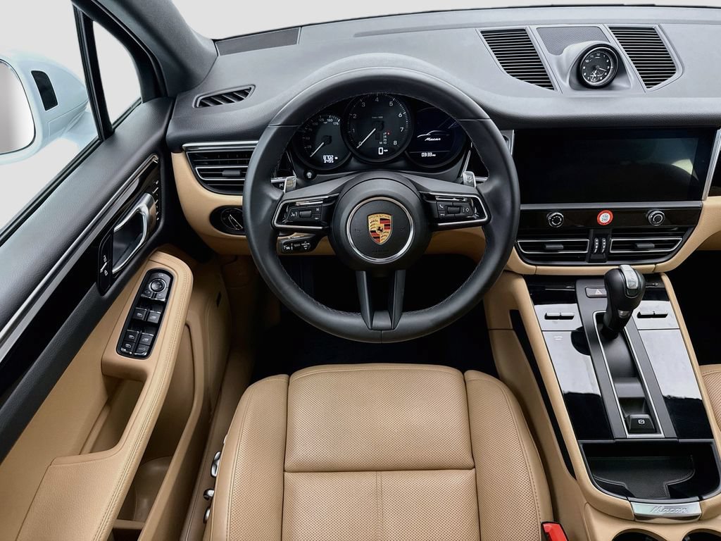 Certified 2025 Porsche Macan AWD/4WD image 12