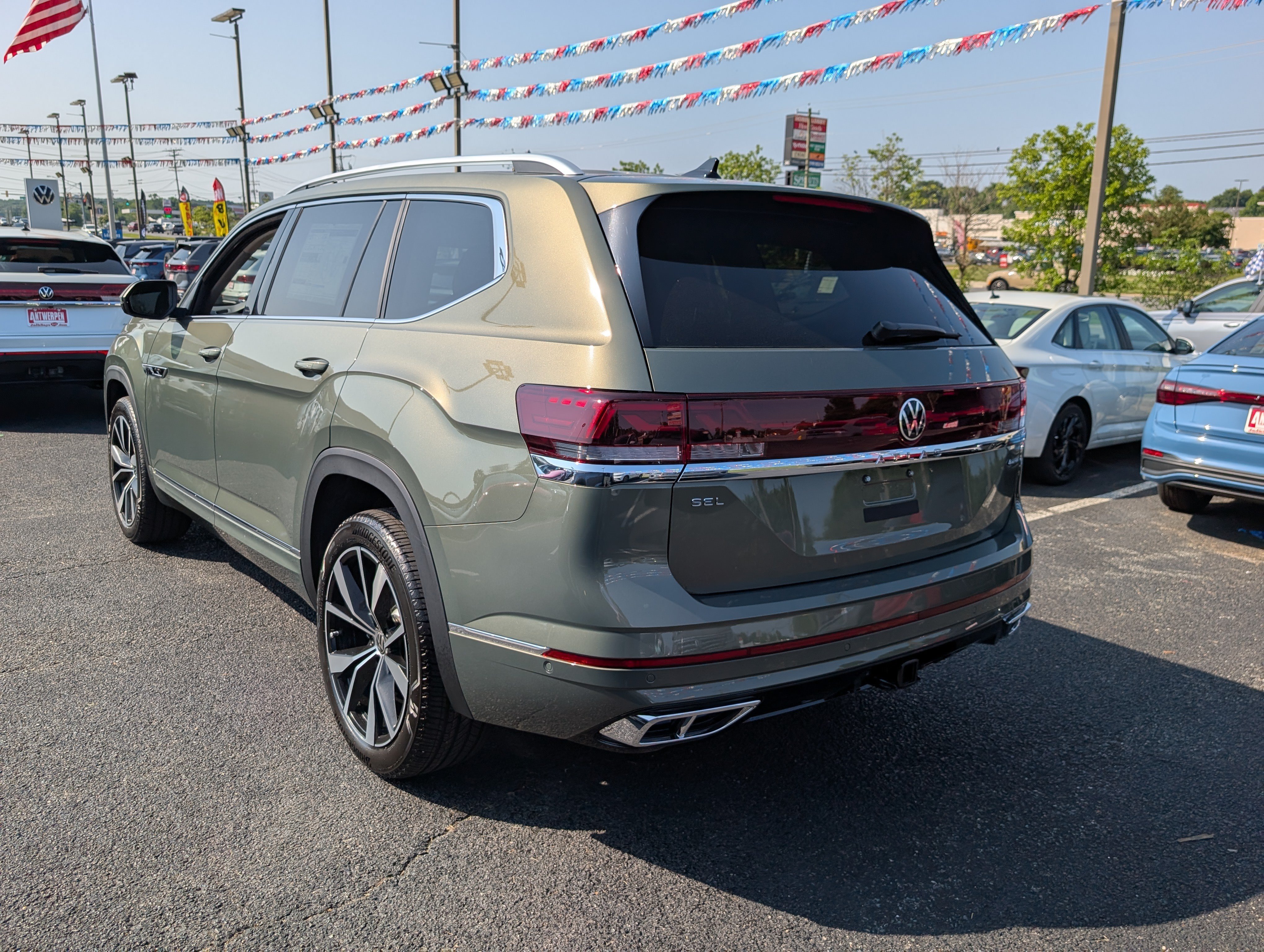New 2026 Volkswagen Atlas SEL Premium R-Line AWD/4WD image 4
