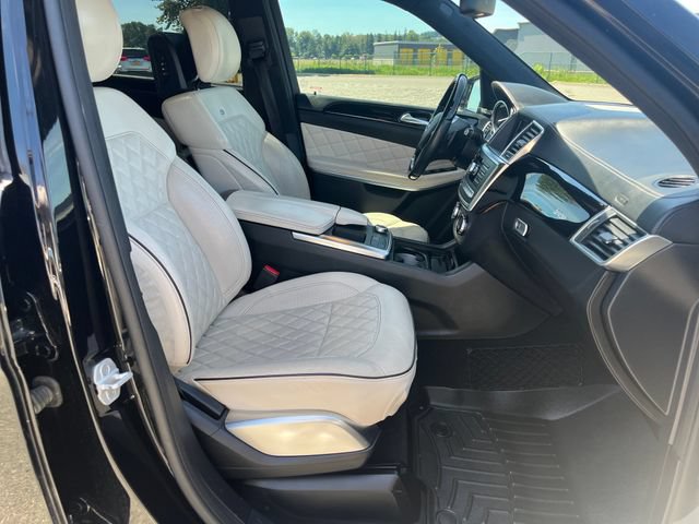 Used 2016 Mercedes-Benz GL 550 4MATIC image 10