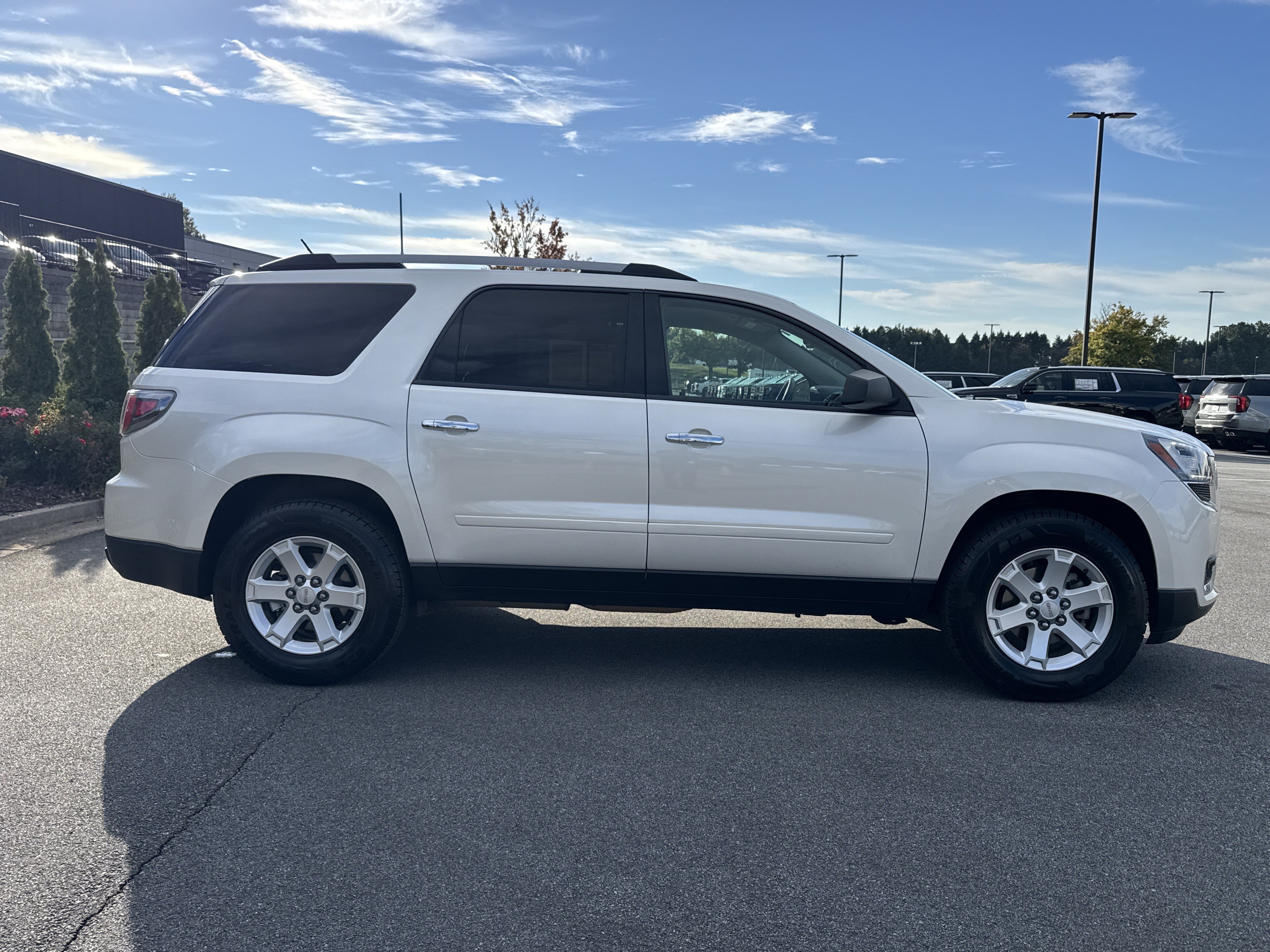 Used 2014 GMC Acadia SLE FWD image 11