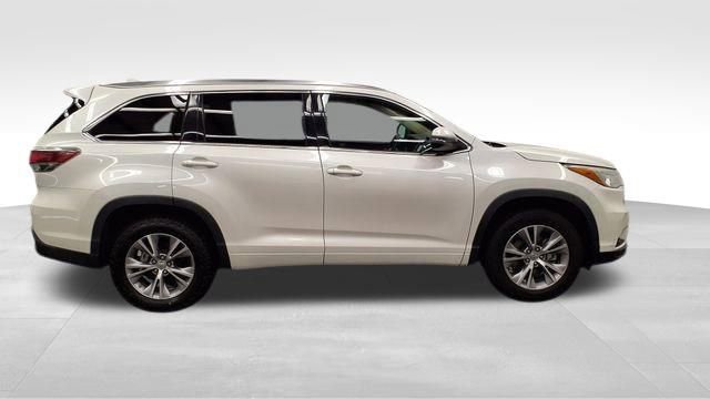 Used 2015 Toyota Highlander XLE image 8