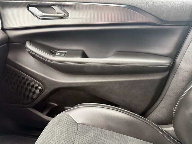 Used 2024 Jeep Grand Cherokee Altitude AWD/4WD image 22