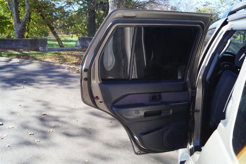 Used 2003 Nissan Pathfinder SE image 25
