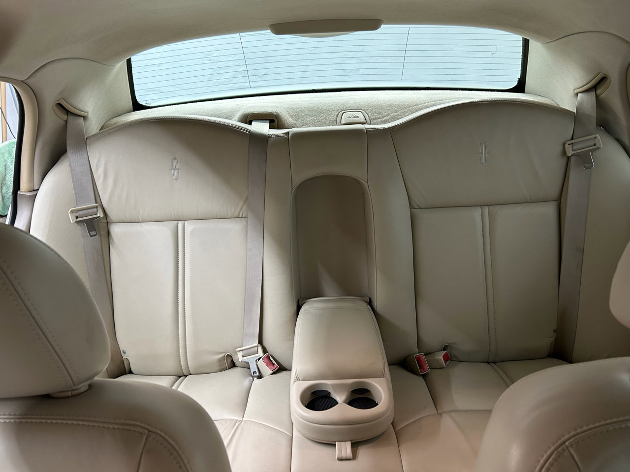 Used 2004 Lincoln Town Car Ultimate RWD image 33