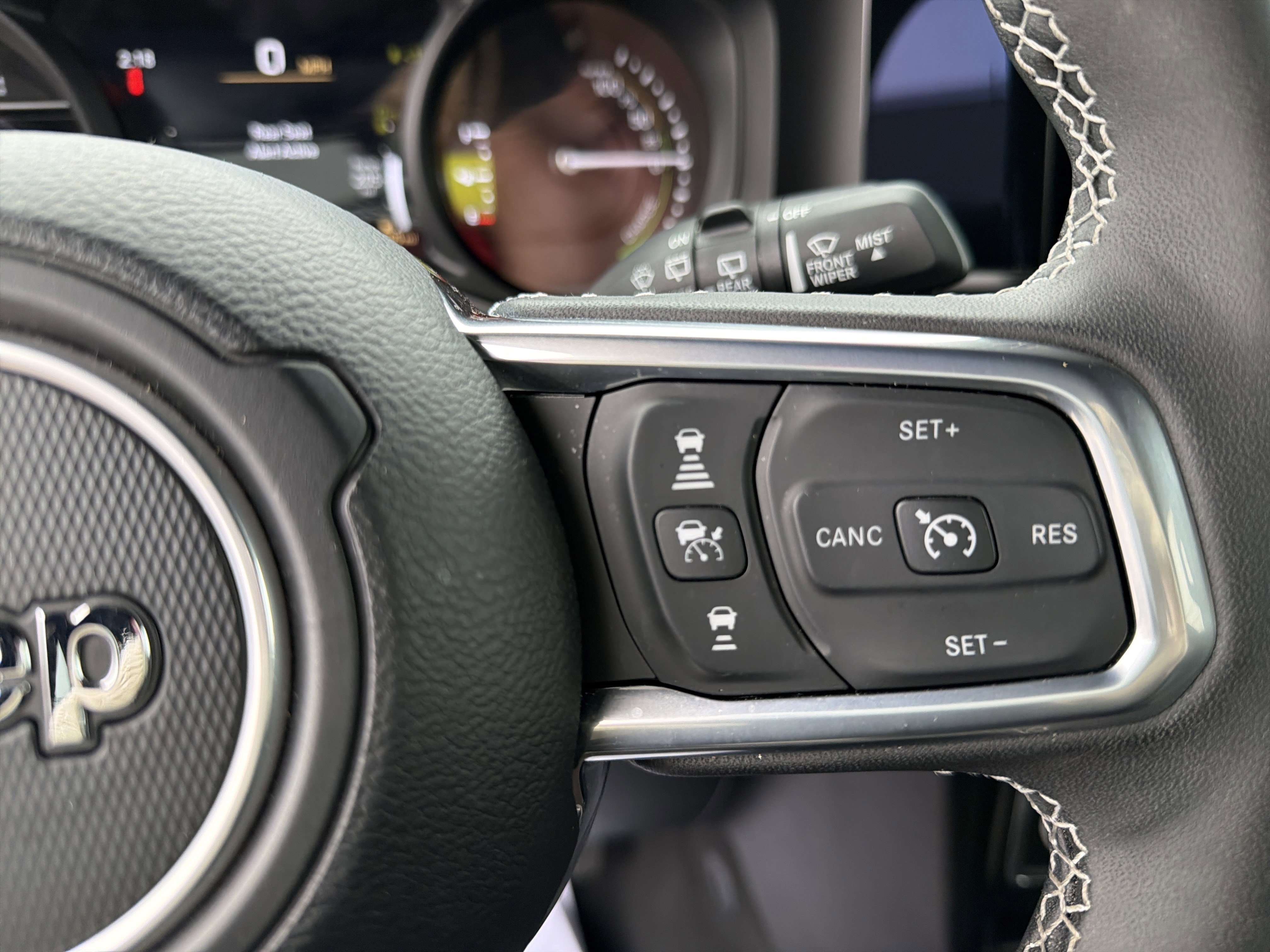 Certified 2025 Jeep Wrangler Sahara w/ Safety Group image 22