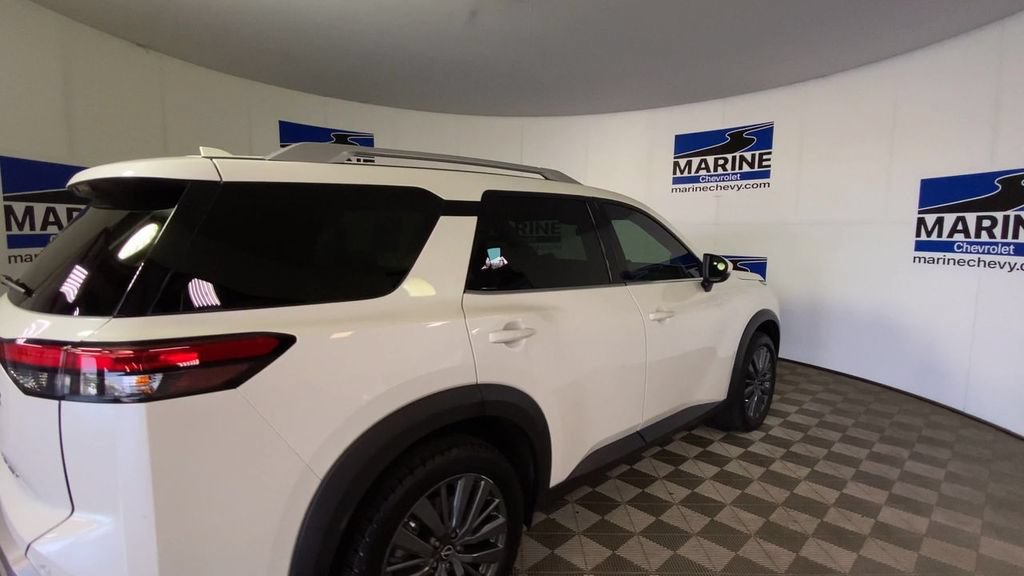 Used 2024 Nissan Pathfinder SL w/ SL Premium Package AWD/4WD image 2