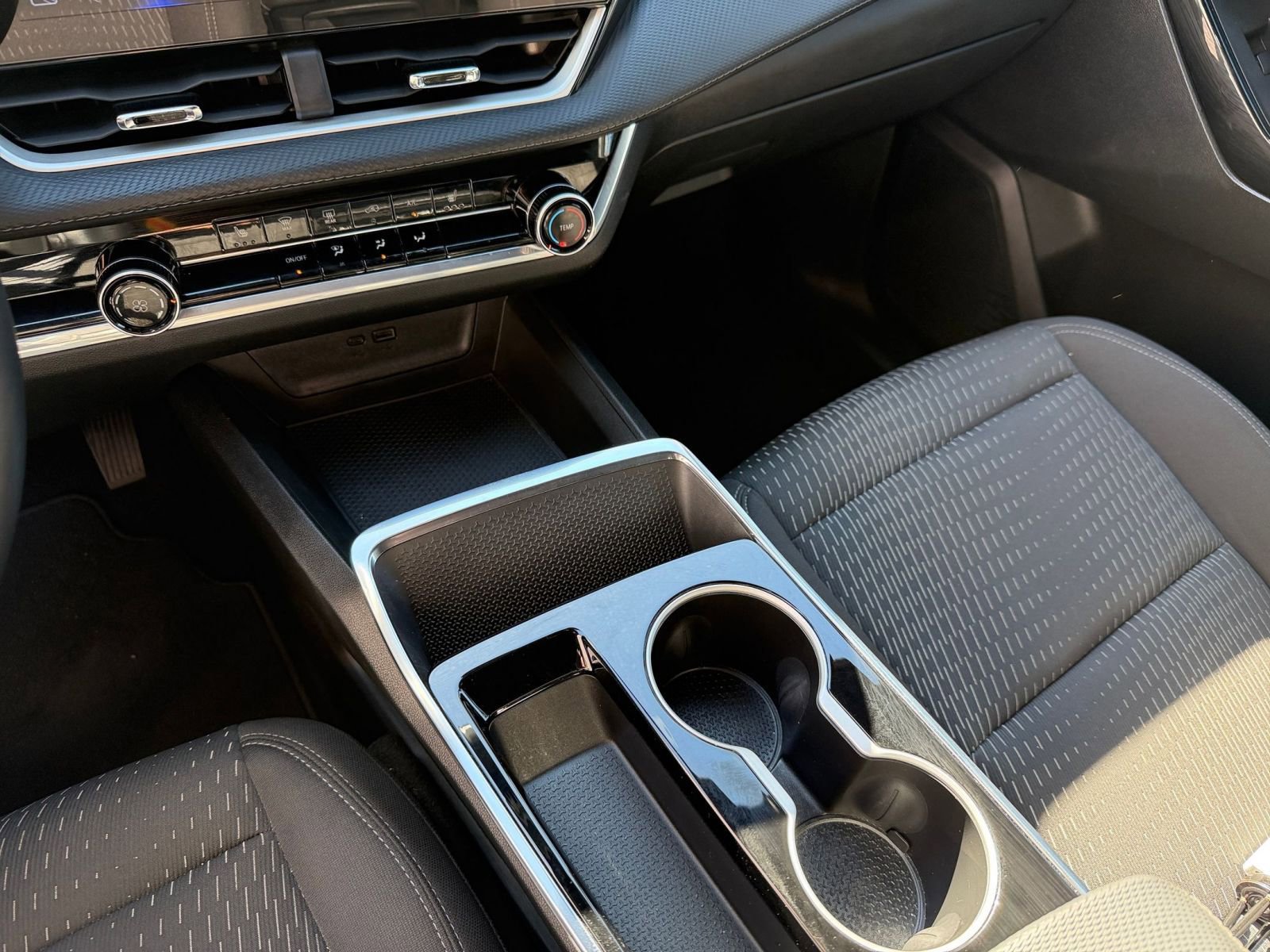 Used 2025 Chevrolet Equinox LT image 40