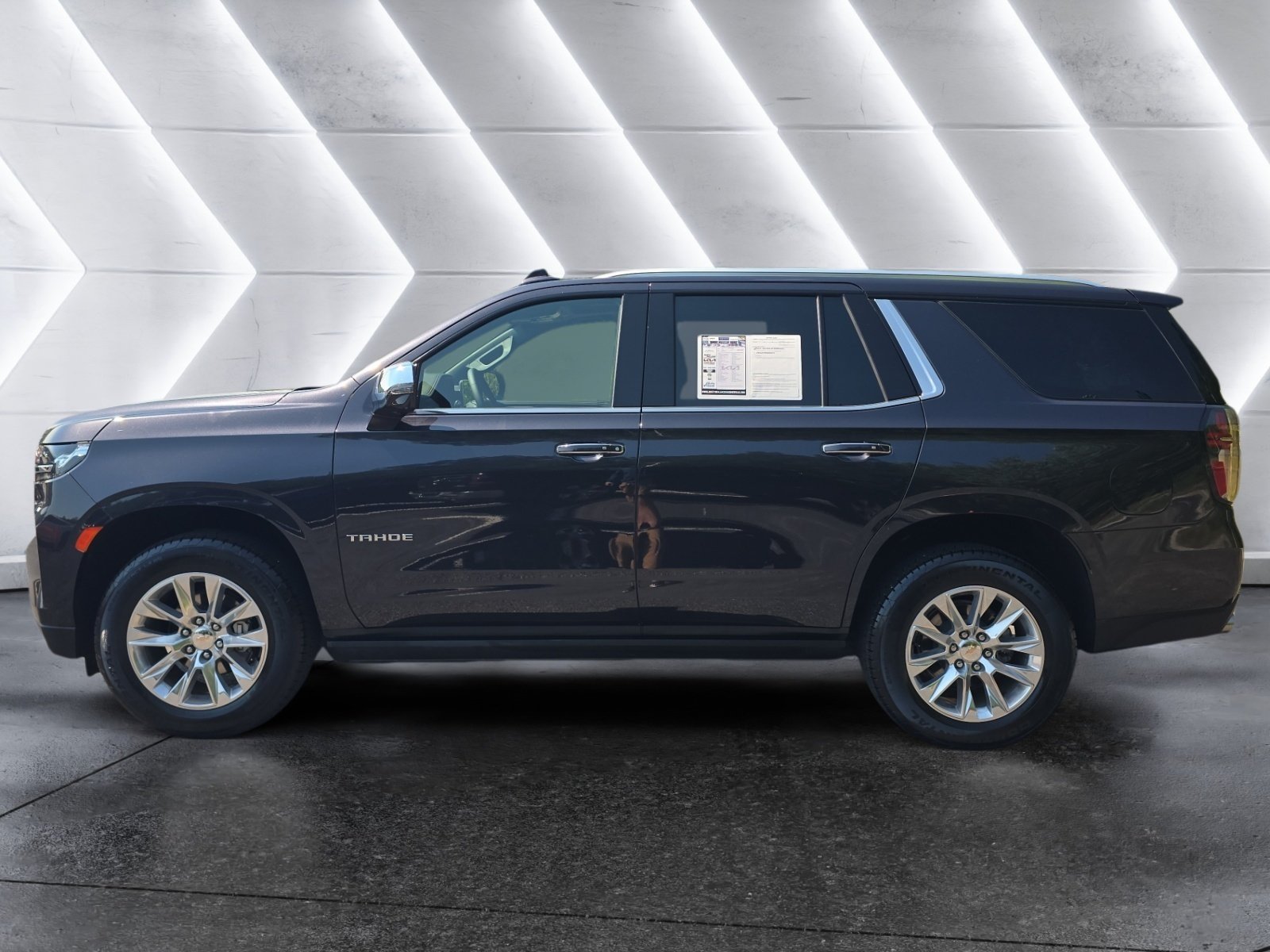 Used 2024 Chevrolet Tahoe Premier AWD/4WD image 2