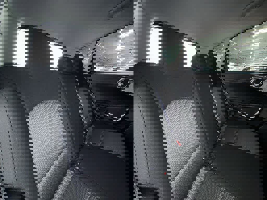 Used 2025 Kia Soul LX w/ LX Technology Package FWD image 26