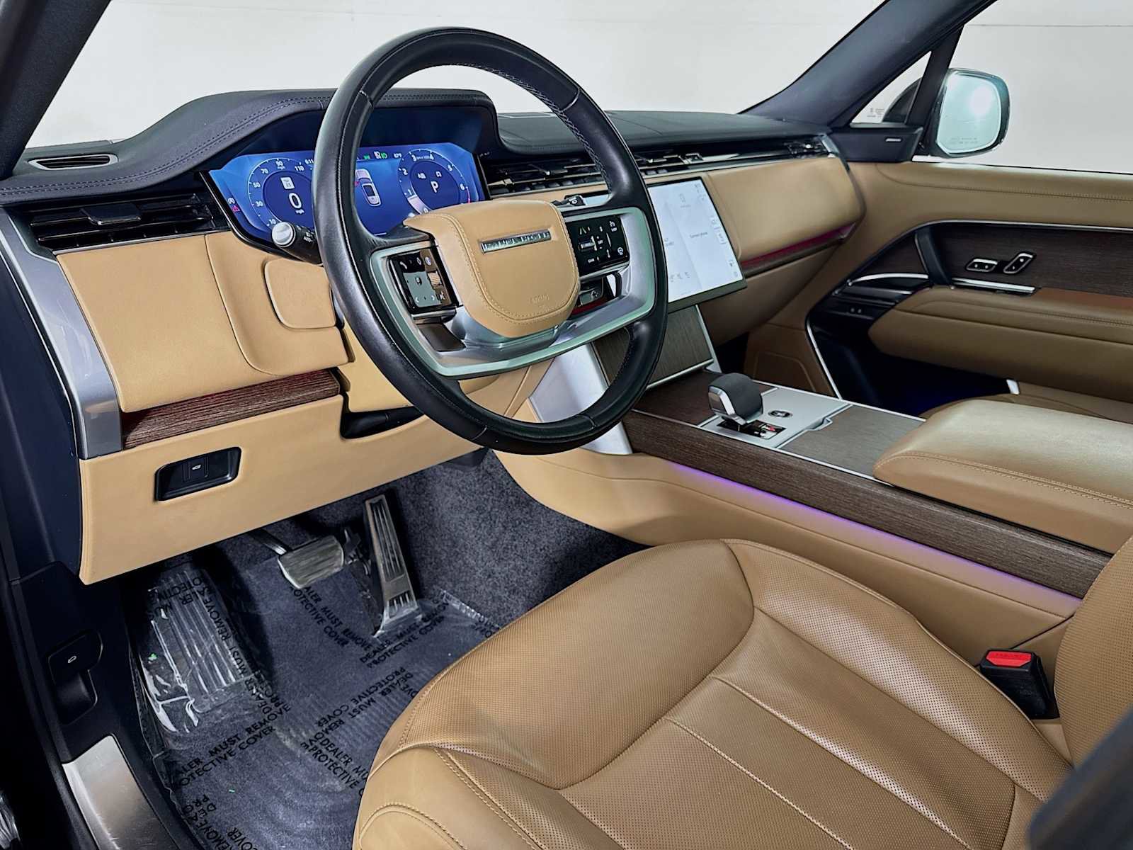 Used 2024 Land Rover Range Rover Long Wheelbase SE image 9