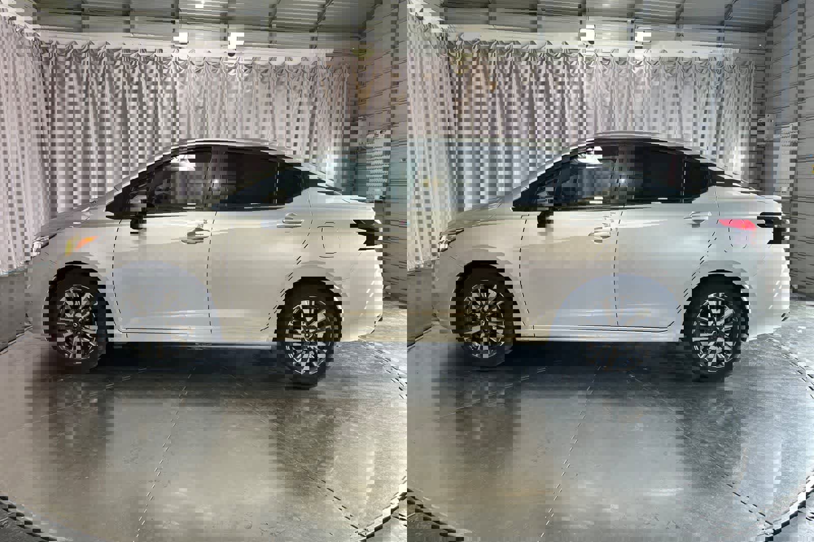 Used 2021 Nissan Versa SV image 6