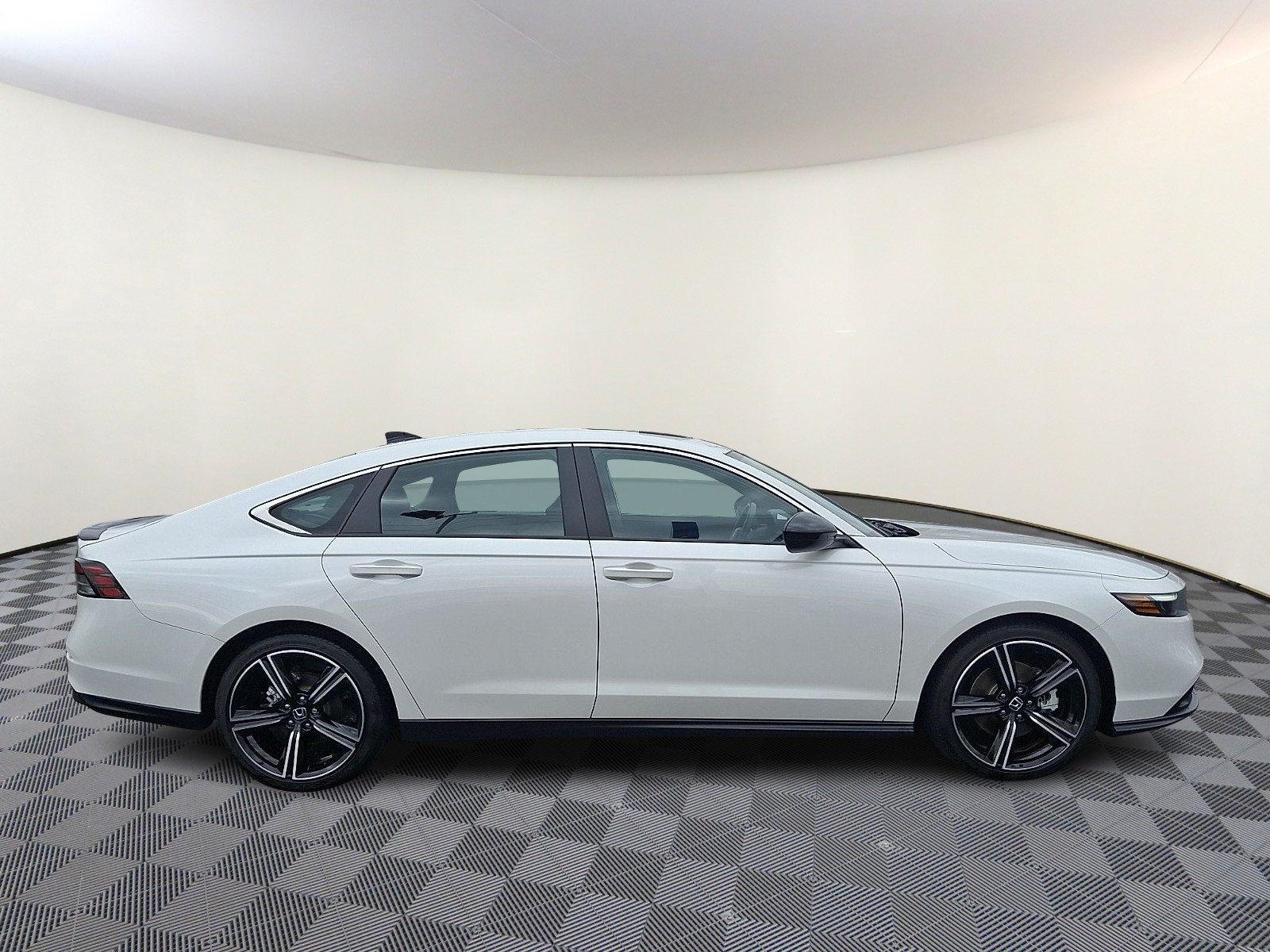 Used 2025 Honda Accord Sport image 8