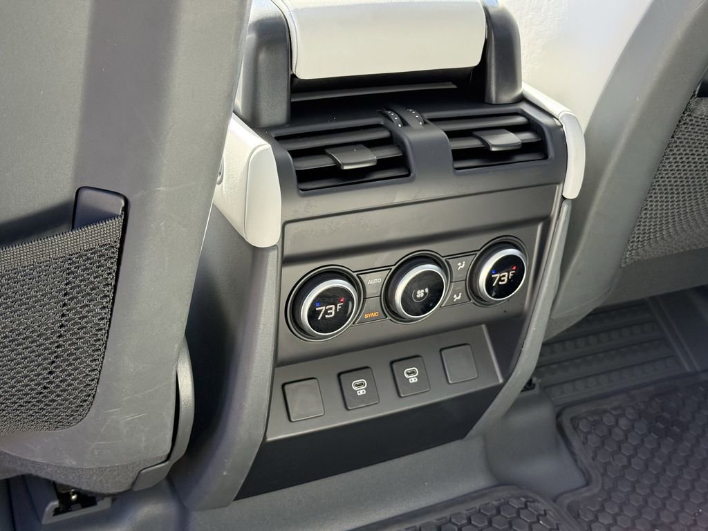 Used 2025 Land Rover Defender 110 X-Dynamic SE image 10