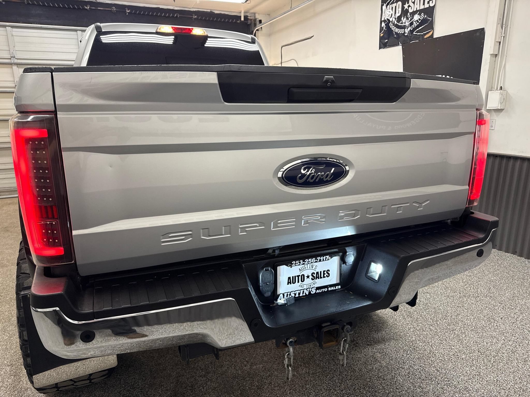 Used 2017 Ford F250 XLT w/ XLT Value Package AWD/4WD image 4