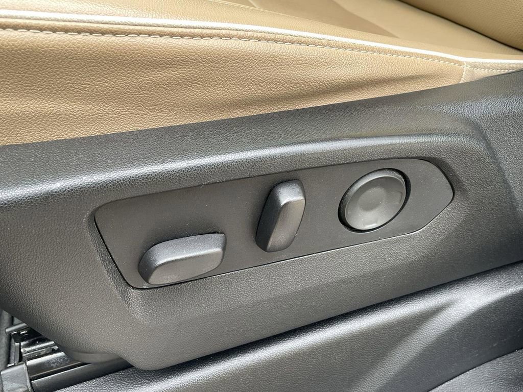 Used 2021 Chevrolet Tahoe Premier w/ Premium Package image 37