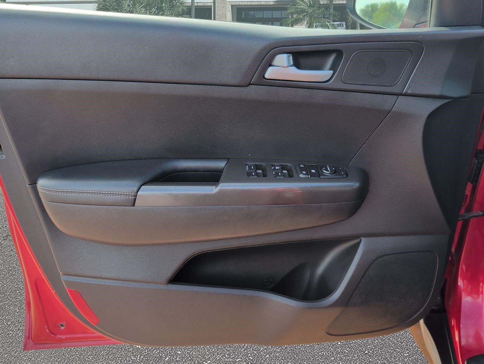 Used 2019 Kia Sportage LX FWD image 8