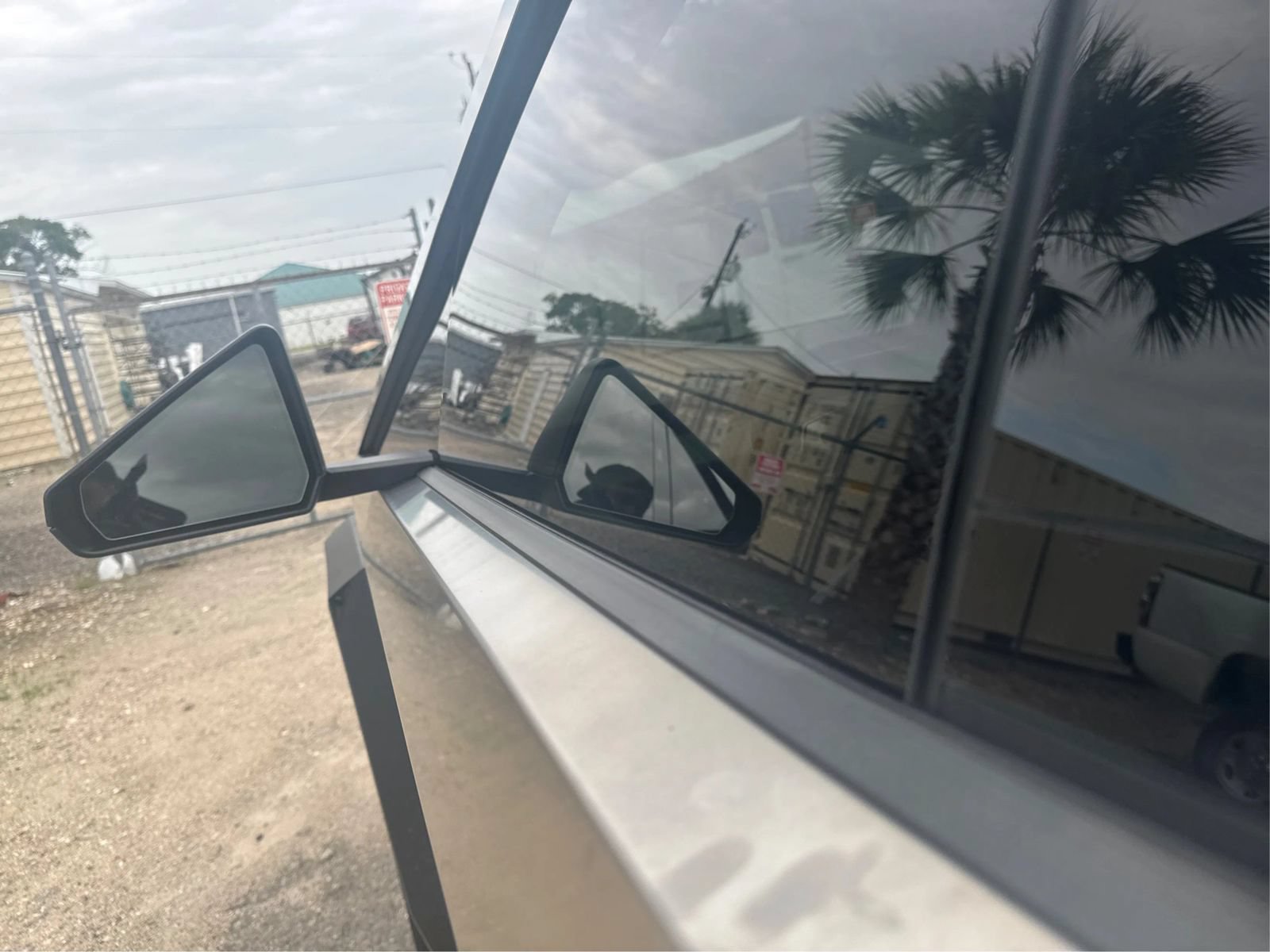 Used 2025 Tesla Cybertruck AWD Crew Cab image 25