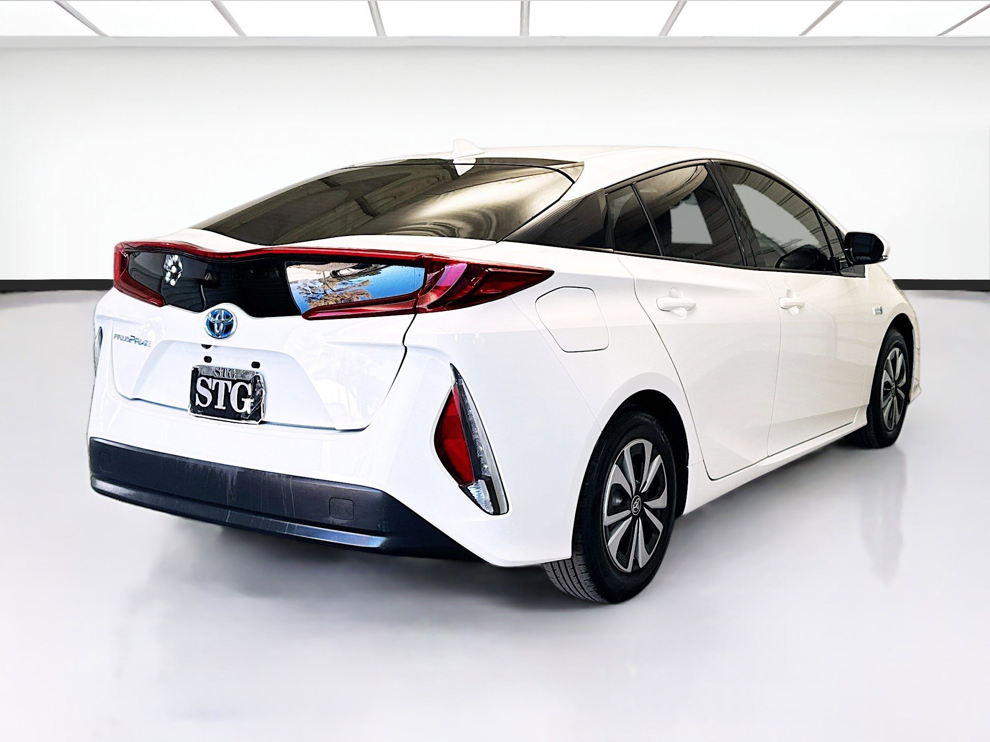 Used 2018 Toyota Prius Prime Premium image 4